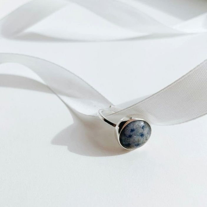 Minimalistische ketting - close-up